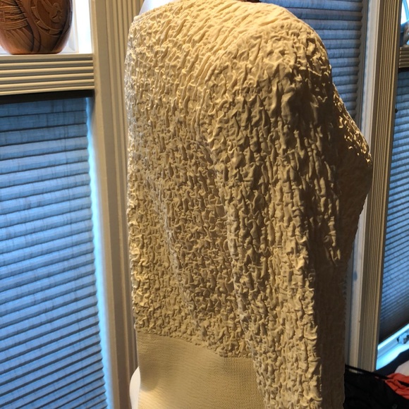 Top - Picture 2 of 5